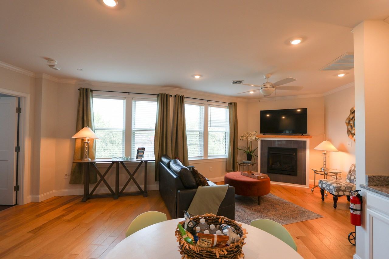 1008 Tremont St #9 - Photo 7 of 15