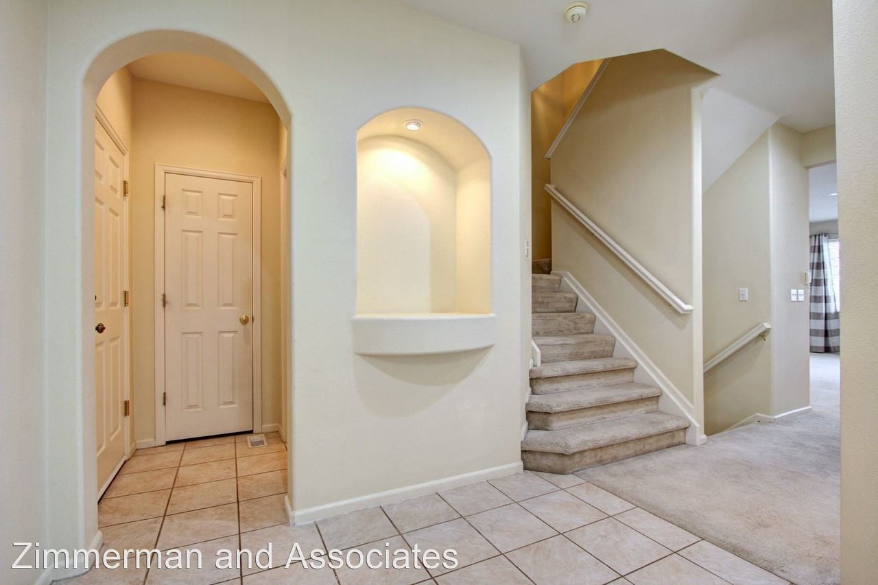 3385 Mount Royal Dr - Photo 3 of 46