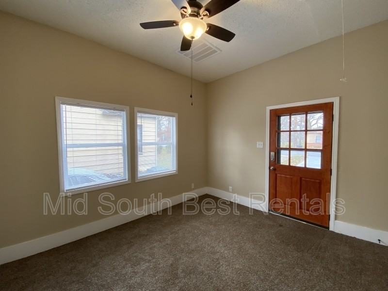 2115 S Pine St - Photo 2 of 5