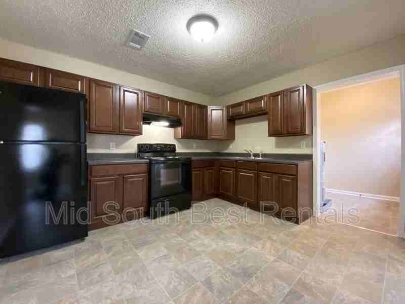2115 S Pine St - Photo 3 of 5