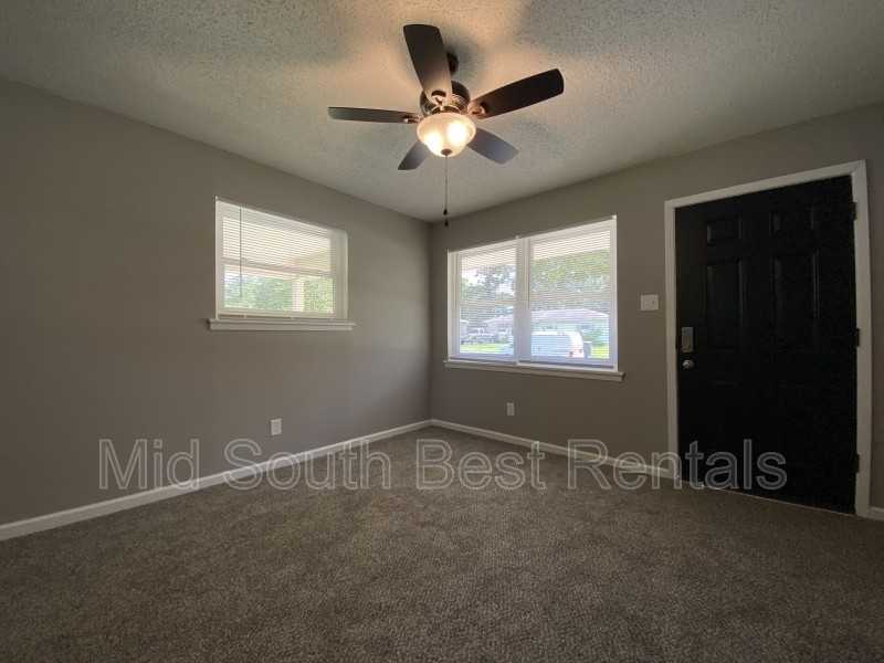 908 Virginia Circle - Photo 2 of 8