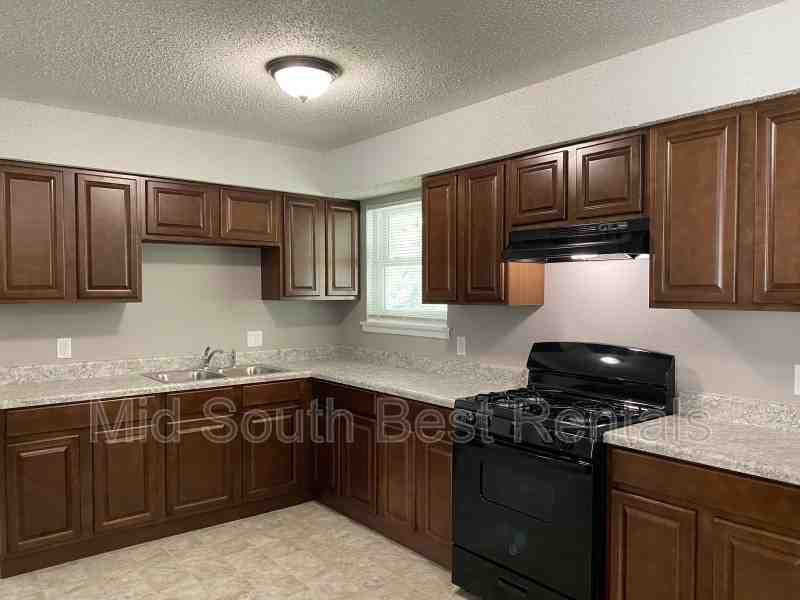 908 Virginia Circle - Photo 3 of 8