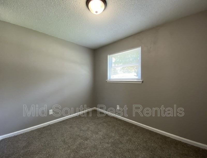 908 Virginia Circle - Photo 4 of 8