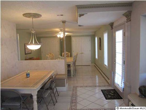 261 Thomas Ave - Photo 2 of 6