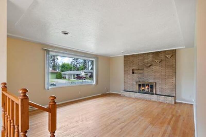 3328 W Elmhurst Ave - Photo 3 of 20