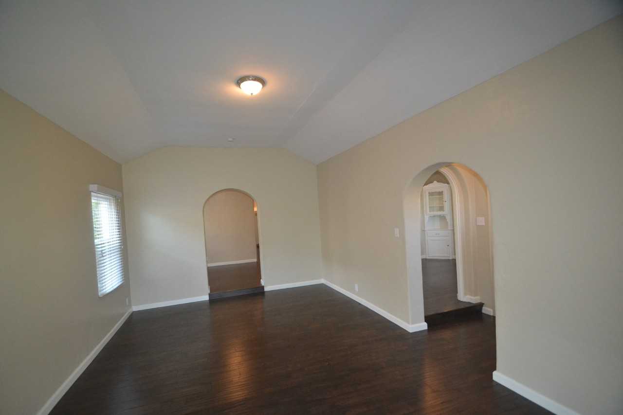 4041 Brompton Ave - Photo 3 of 16