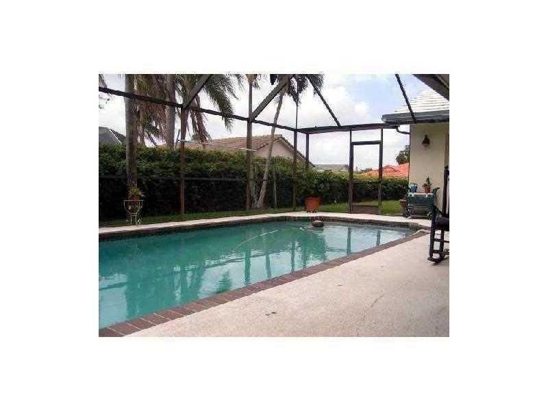 7204 NW 43rd St - Photo 3 of 6