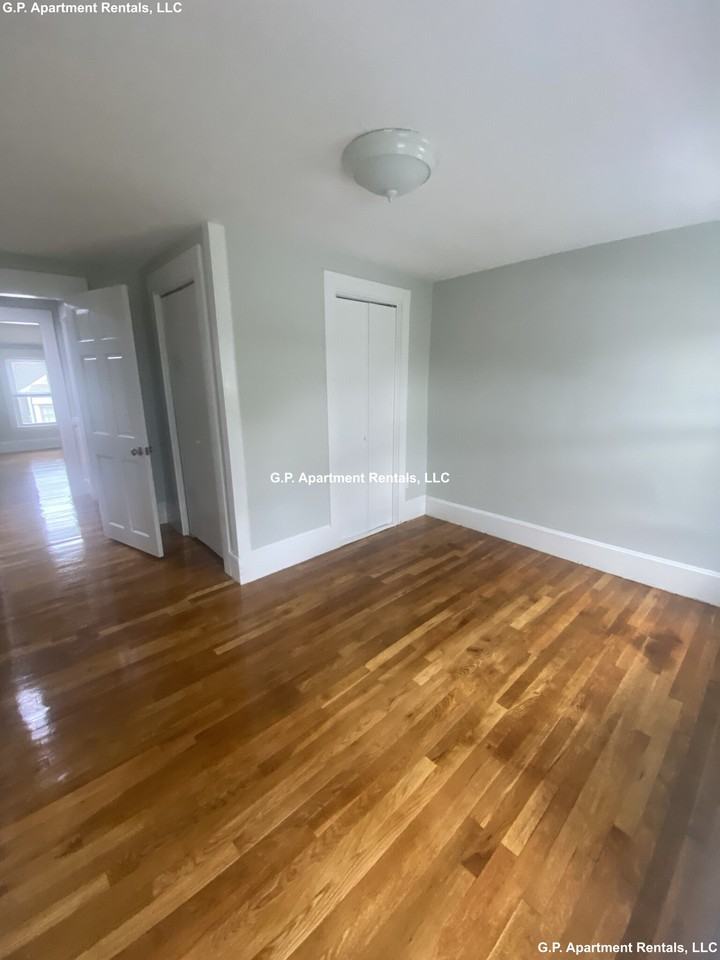 835 Boston Rd - Photo 2 of 12