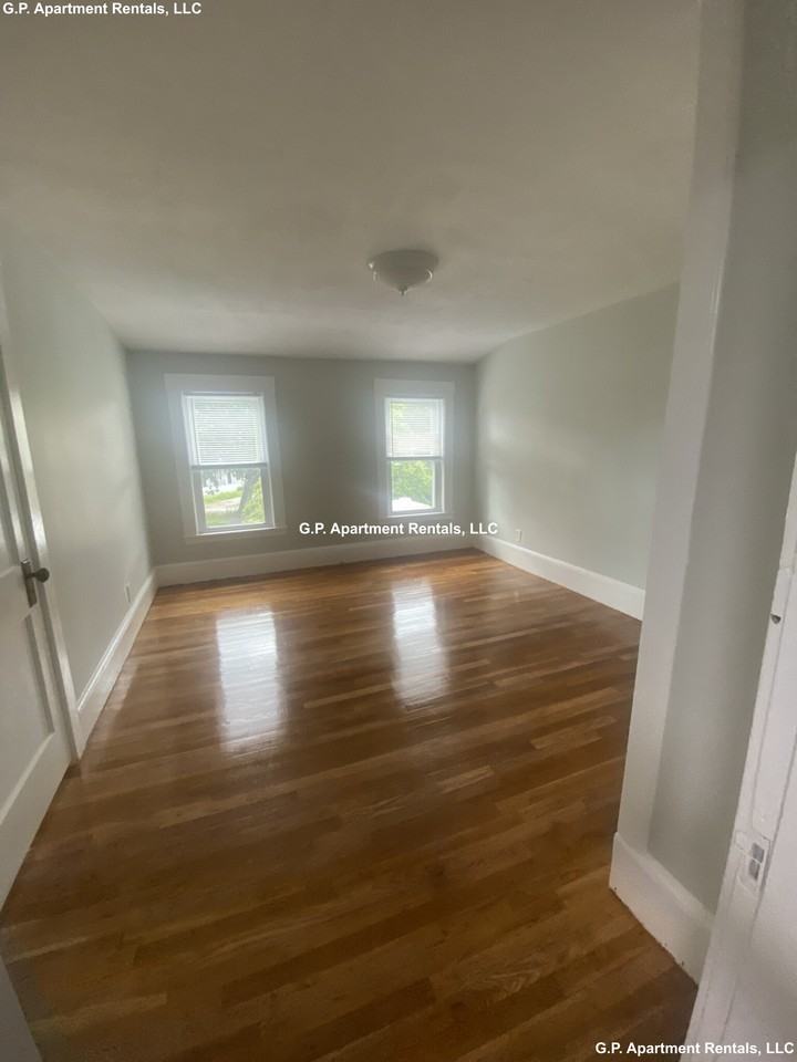 835 Boston Rd - Photo 3 of 12