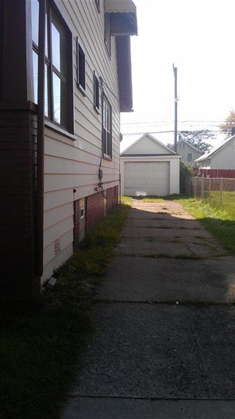 1009 Coolidge Hwy - Photo 2 of 5