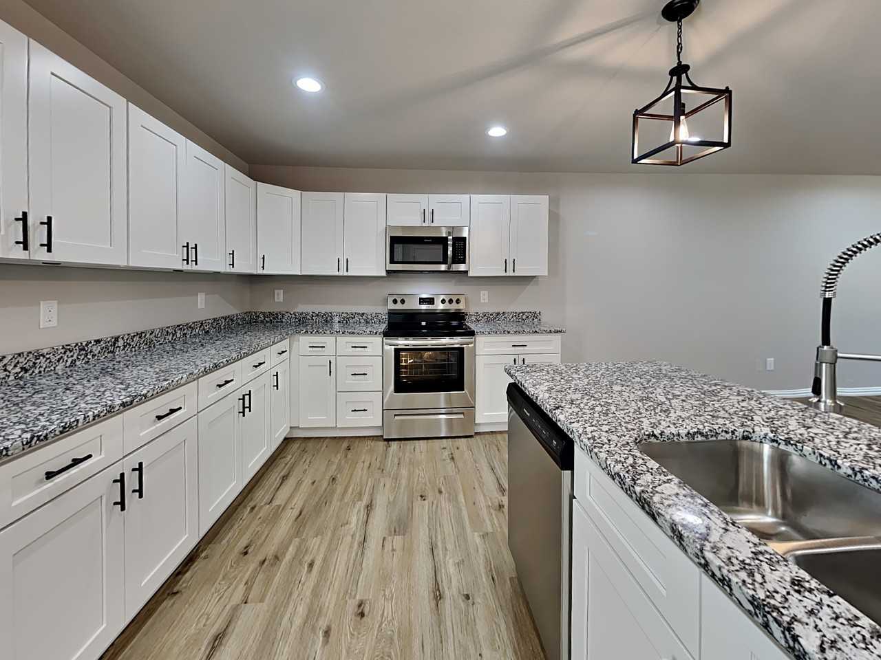 5818 Grayson St - Photo 3 of 17