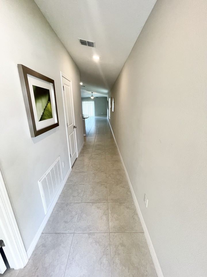 7104 Amelia Cove Ct - Photo 3 of 35