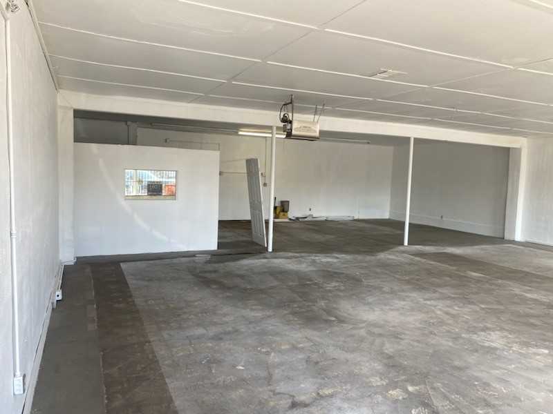 5765 S Elm Ave - Photo 3 of 11