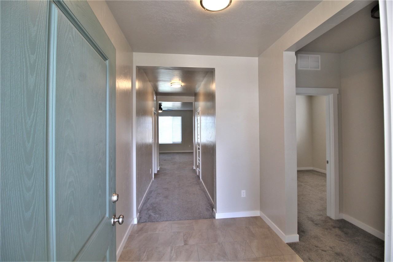 3098 W Everest St - Photo 3 of 21