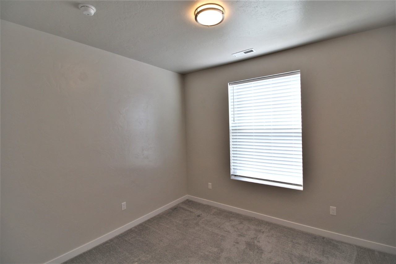 3098 W Everest St - Photo 4 of 21