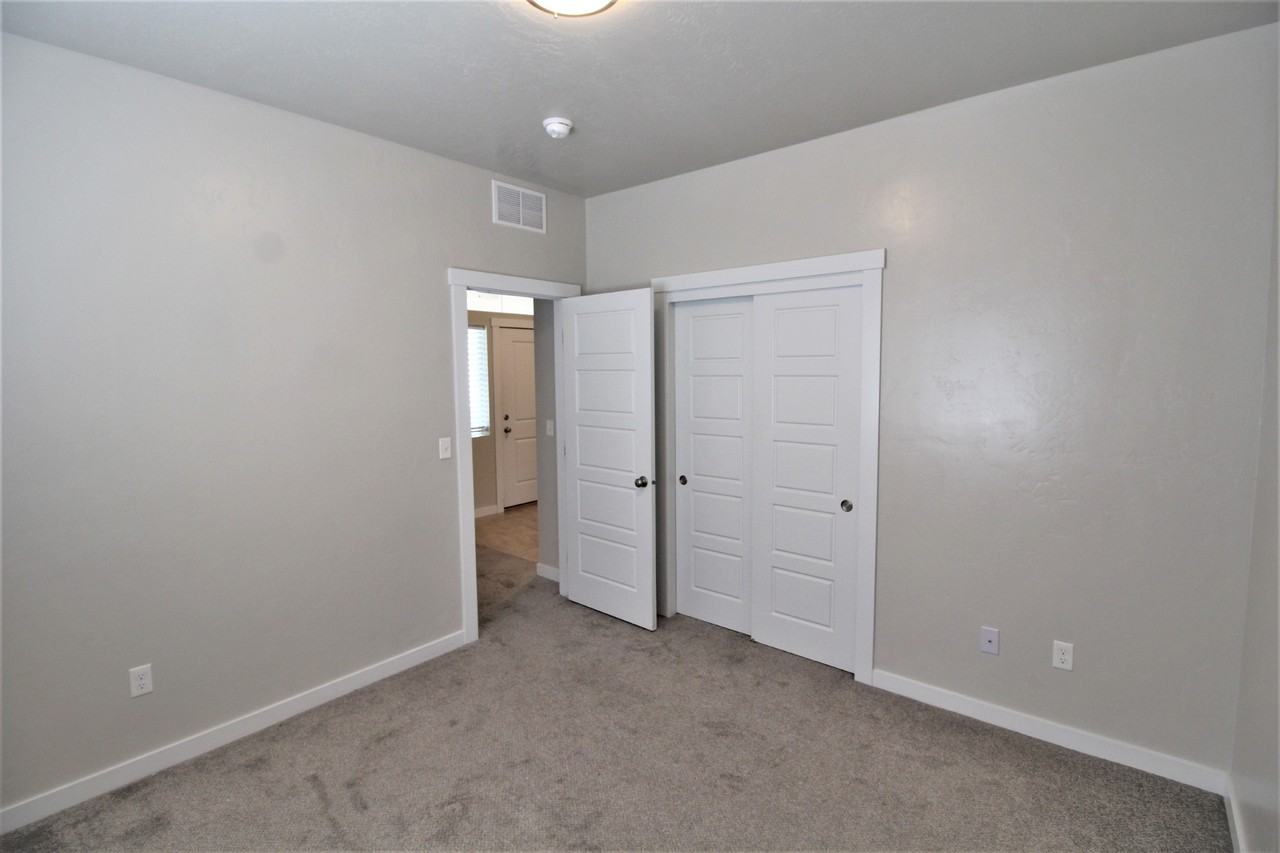 3098 W Everest St - Photo 7 of 21