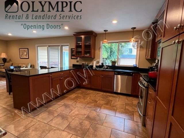 3506 Holiday Dr Se - Photo 2 of 8