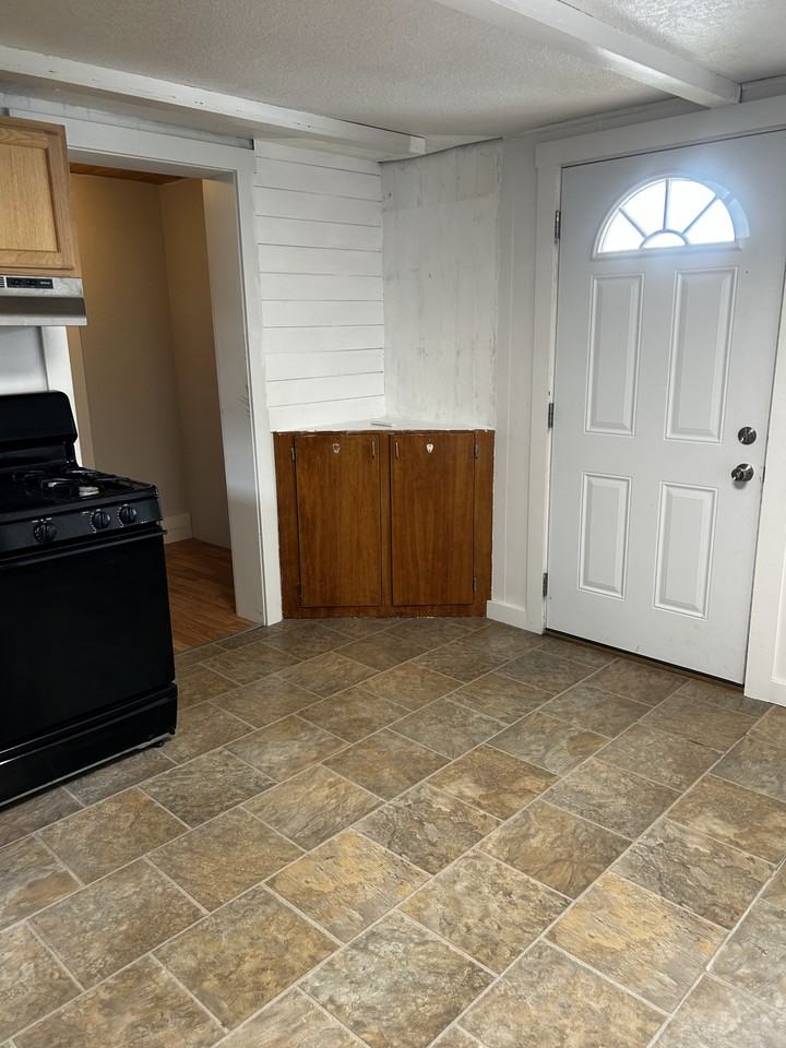 9910 Maple Ave - Photo 2 of 22