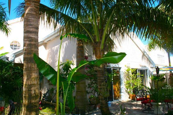 9174 Heathridge Dr - Photo 3 of 6