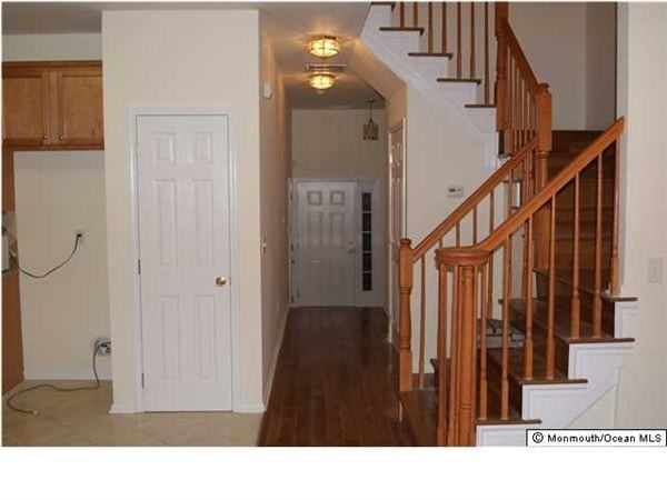 46 Oxford Ct - Photo 2 of 6