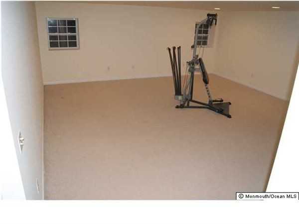 46 Oxford Ct - Photo 3 of 6