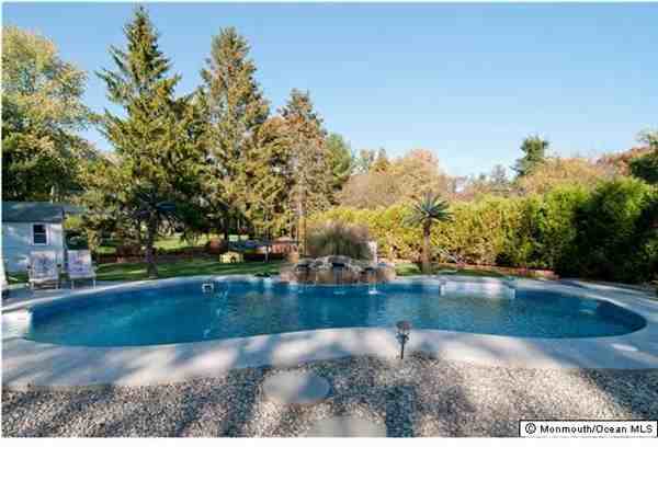 96 Gordons Corner Rd - Photo 3 of 6