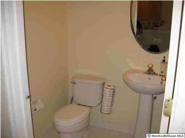 98 Banyan Blvd - Photo 3 of 6