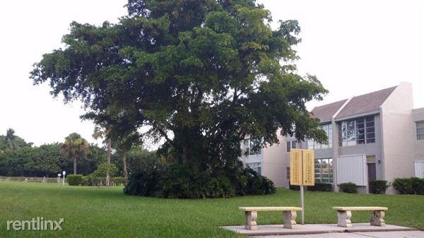 2860 SW 22nd Ave - Photo 2 of 4