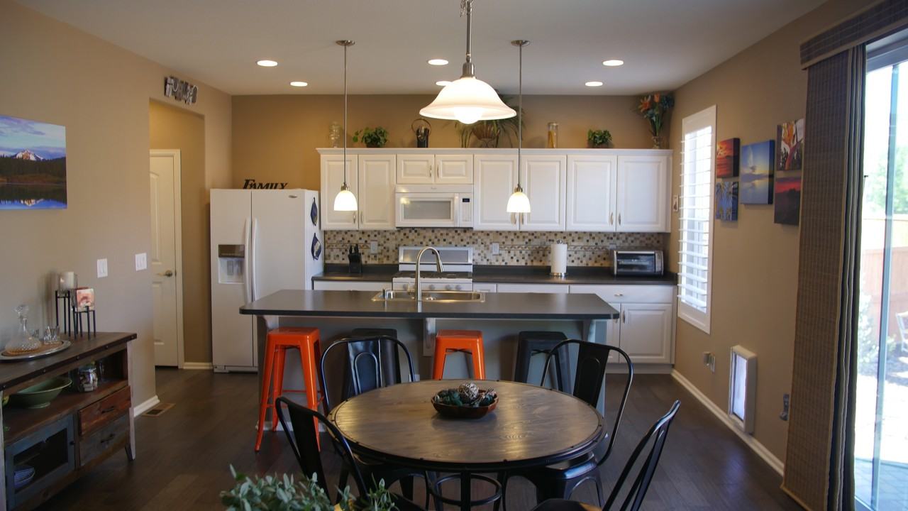 13921 W Saratoga Ave - Photo 2 of 16