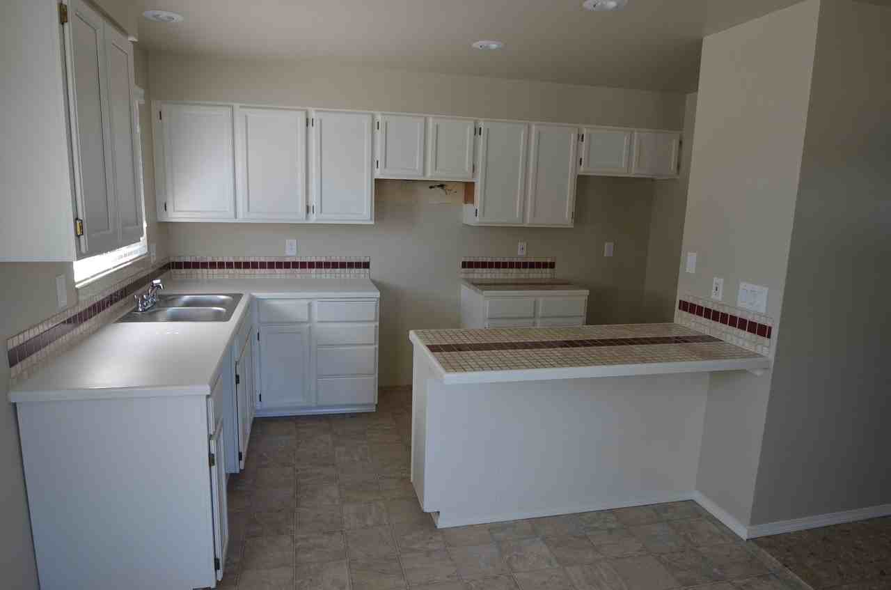 2310 Summit Ave - Photo 2 of 9