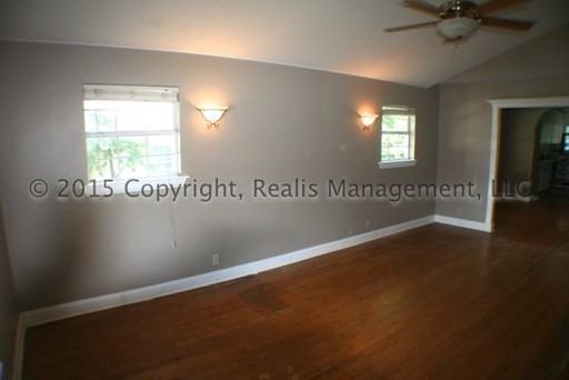 1421 N Denver Ave - Photo 2 of 10