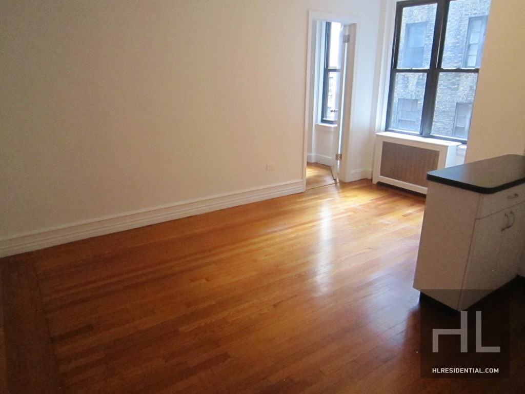 E 46th St #7B - Photo 2 of 5