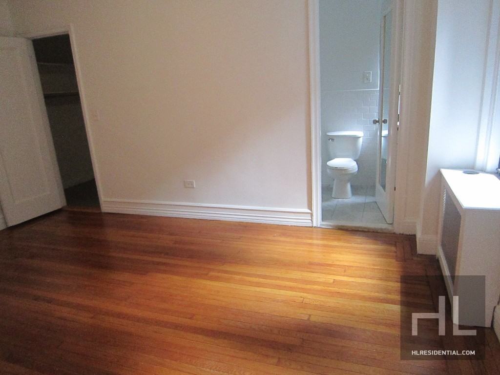 E 46th St #7B - Photo 3 of 5