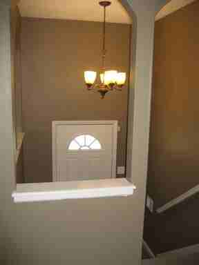 308 NE Colonial Ct - Photo 3 of 20