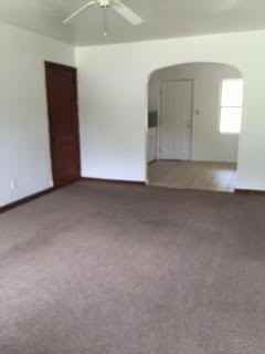 327 E Pershing St - Photo 2 of 7