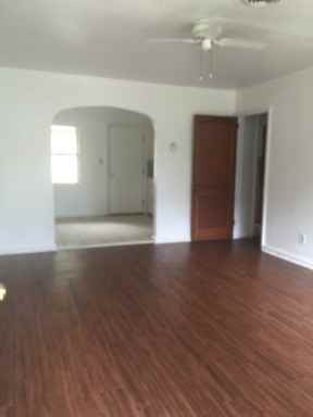 325 E Pershing St - Photo 2 of 5