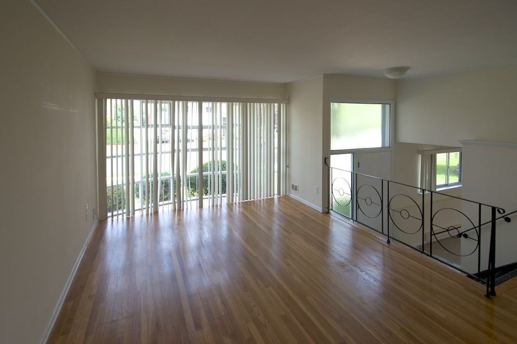 244 N Idaho Ave - Photo 2 of 17