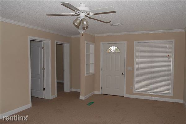 19154 Crestwick St - Photo 2 of 3