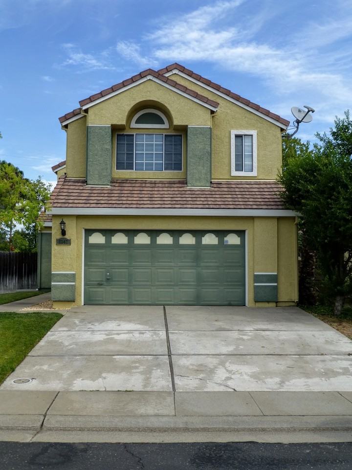 1347 Trevor Ct - Photo 2 of 10