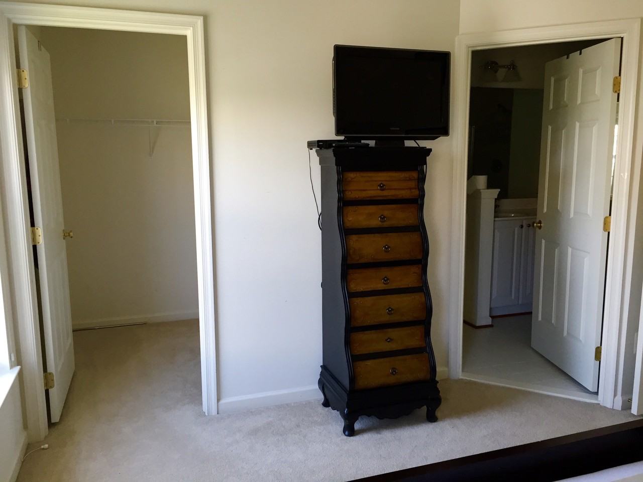 2325 Abington Dr - Photo 2 of 24