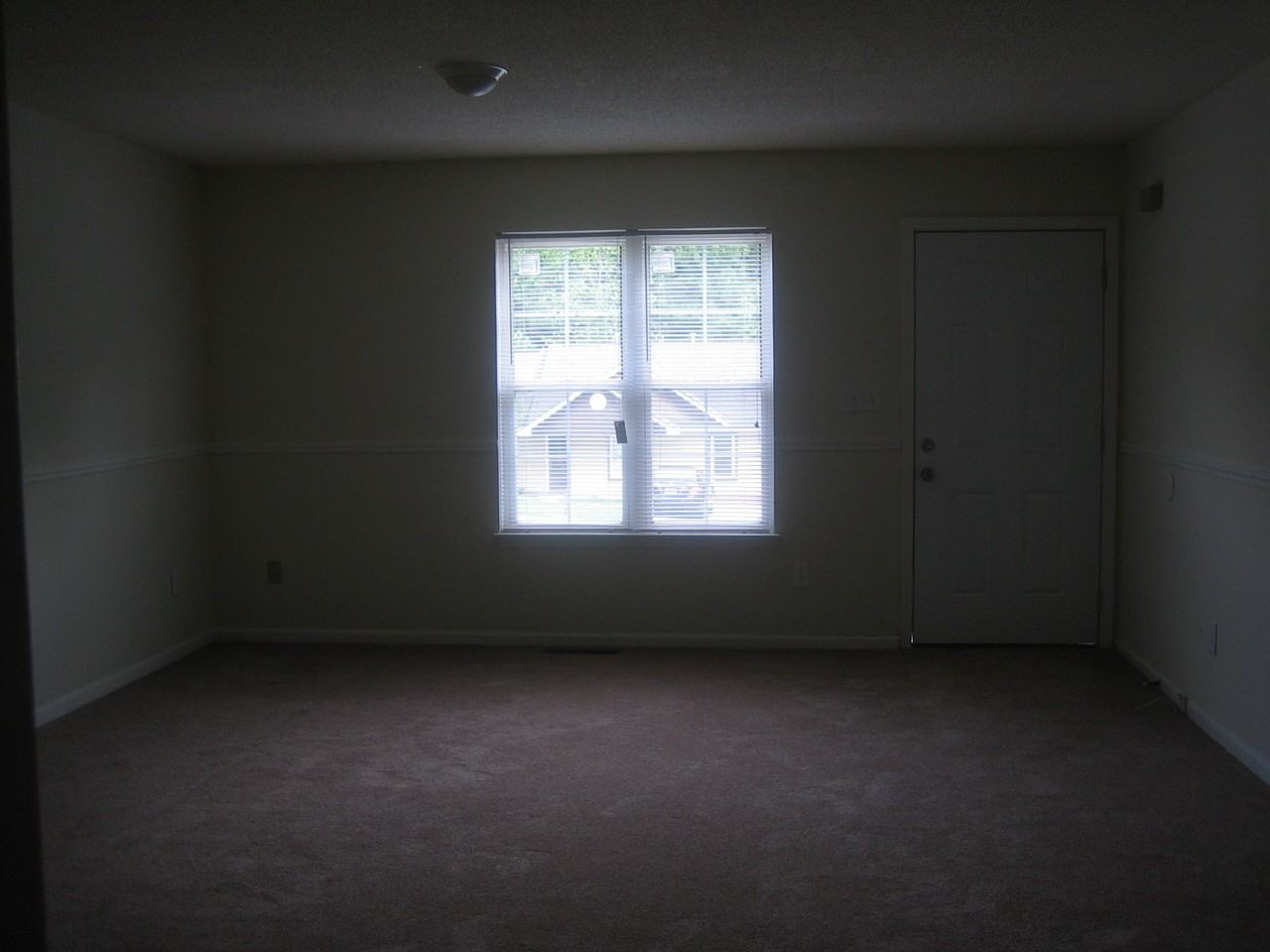 7146 Hunters Glen Dr - Photo 2 of 7