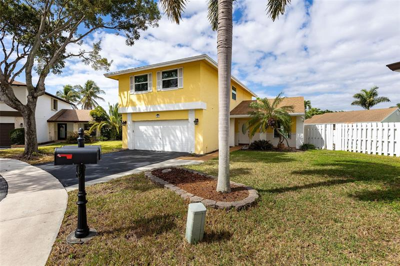 681 Green River Ln - Photo 2 of 25