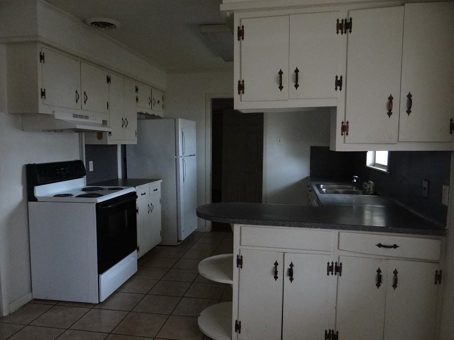 8495 Newfield Ln - Photo 3 of 9