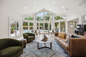 featured image of 1 River Oaks Dr