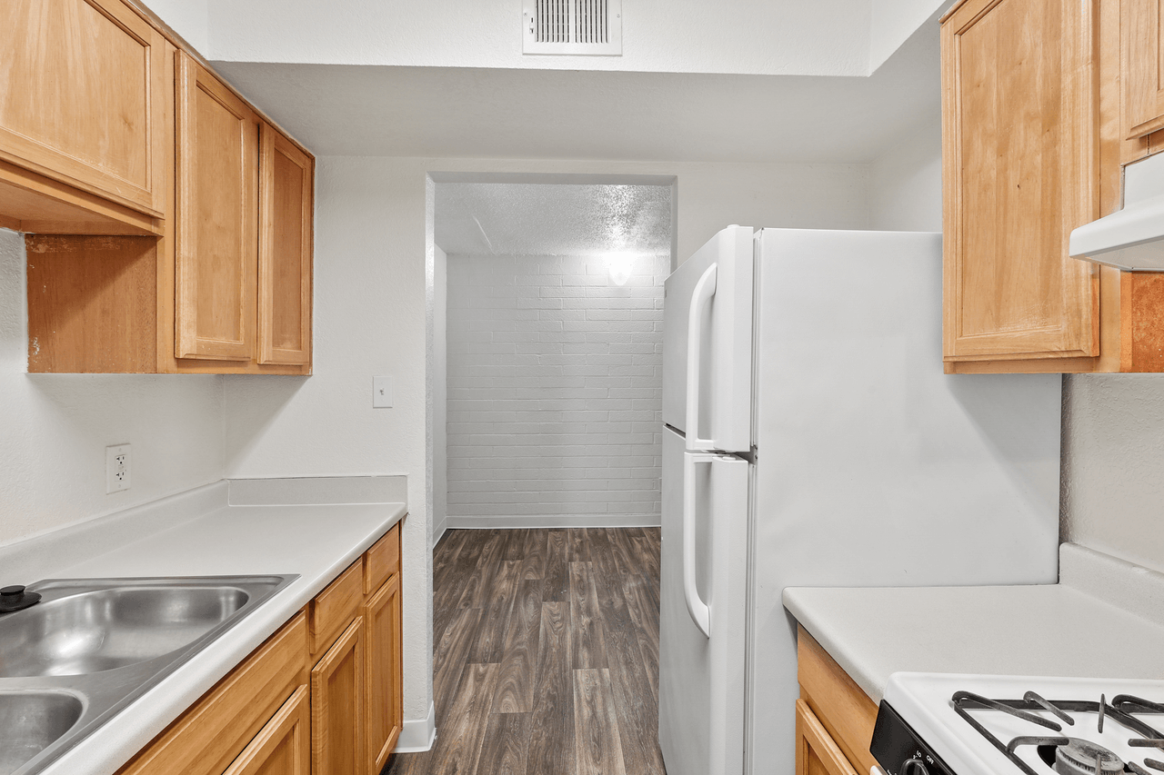 Bella Vista Apartments - Photo 3 of 21