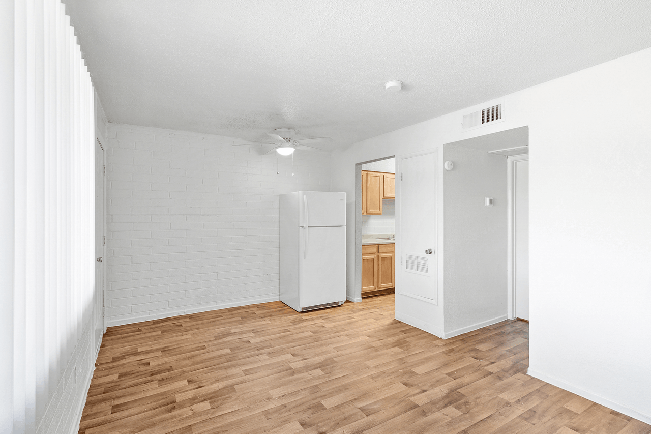 Bella Vista Apartments - Photo 4 of 21