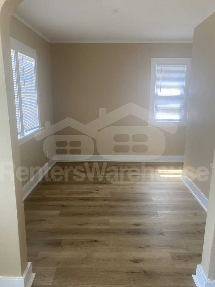 3206 N 44th St - Photo 3 of 6