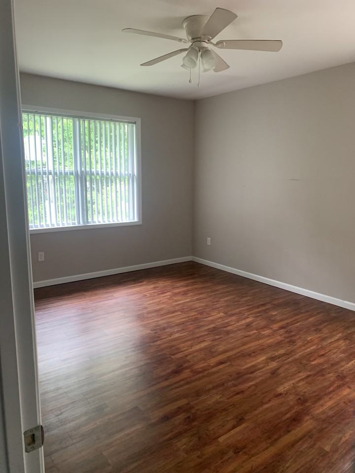 Maple Glen Apartments & Townhomes - Photo 3 of 8