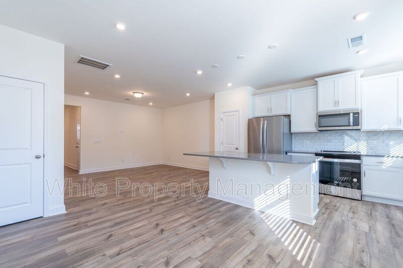 1556 Cedar Tree Dr - Photo 3 of 27