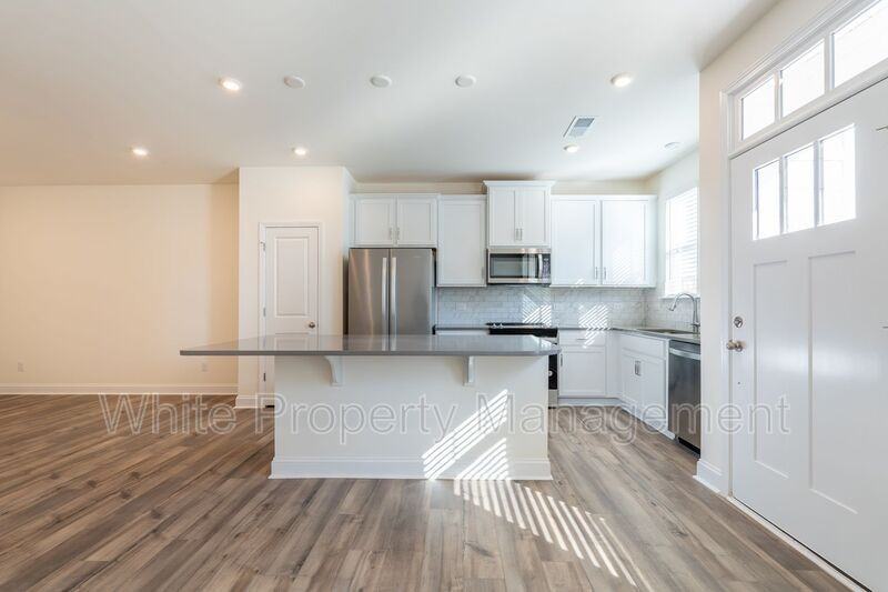 1556 Cedar Tree Dr - Photo 4 of 27